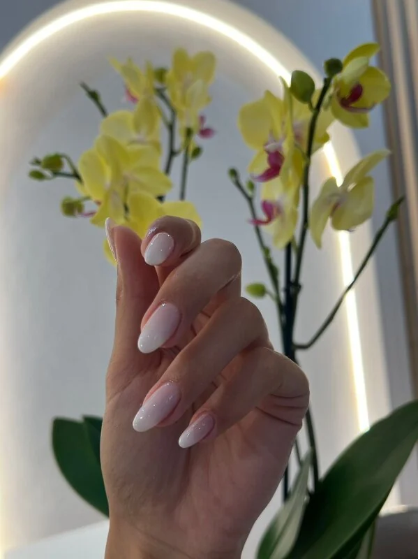 Manicure nude realizzata da Jex Nail & Beauty nel centro di Modena